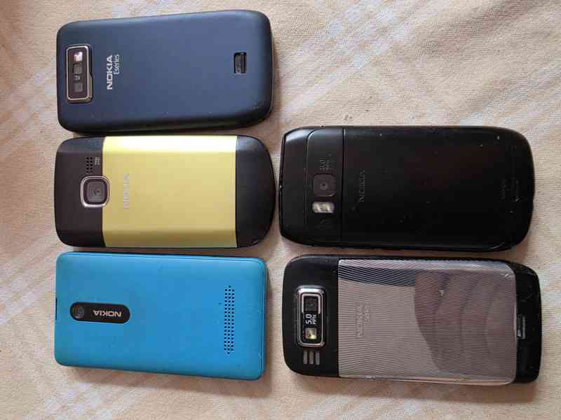 Mobilní tlačítkové telefony Nokia s Querty klávesnicí - foto 2