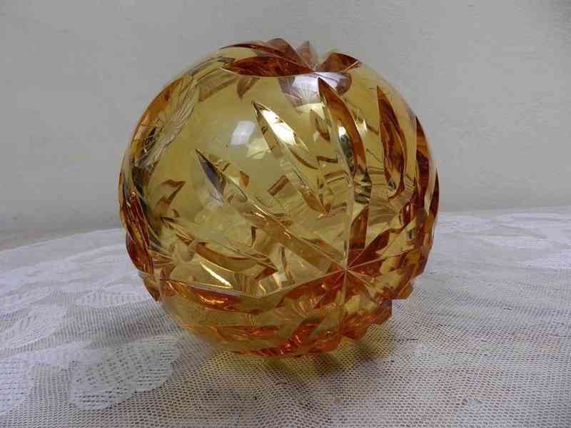 Bohatě broušená žutá Autorská Váza tvar Koule - foto 7