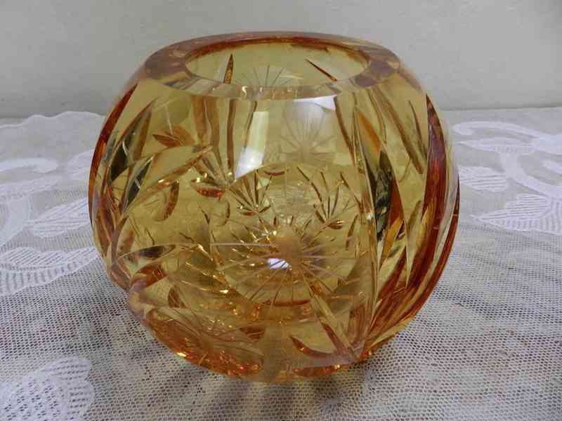 Bohatě broušená žutá Autorská Váza tvar Koule - foto 4