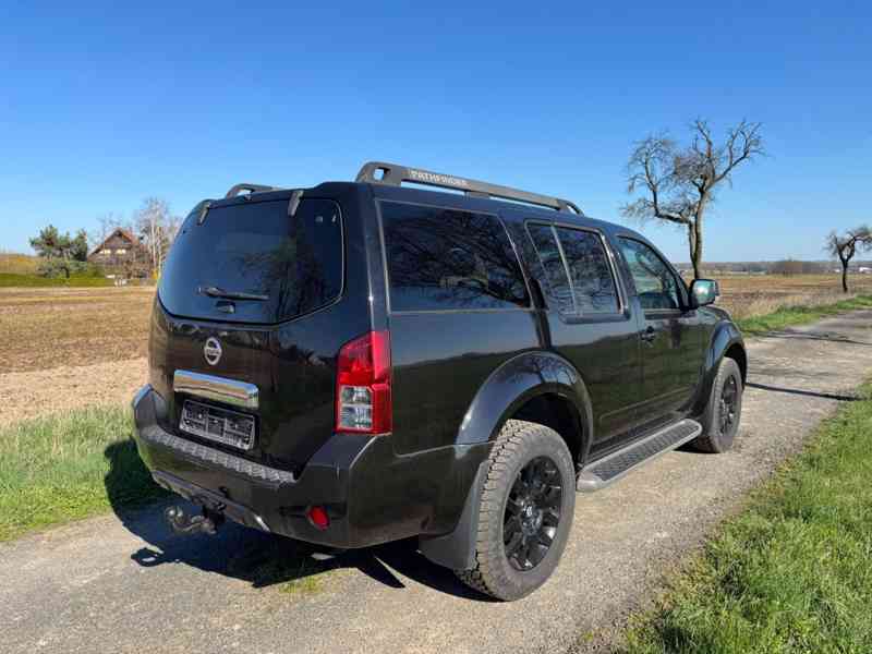Nissan Pathfinder 2.5 dCi Individual Aut. 140kw - foto 11