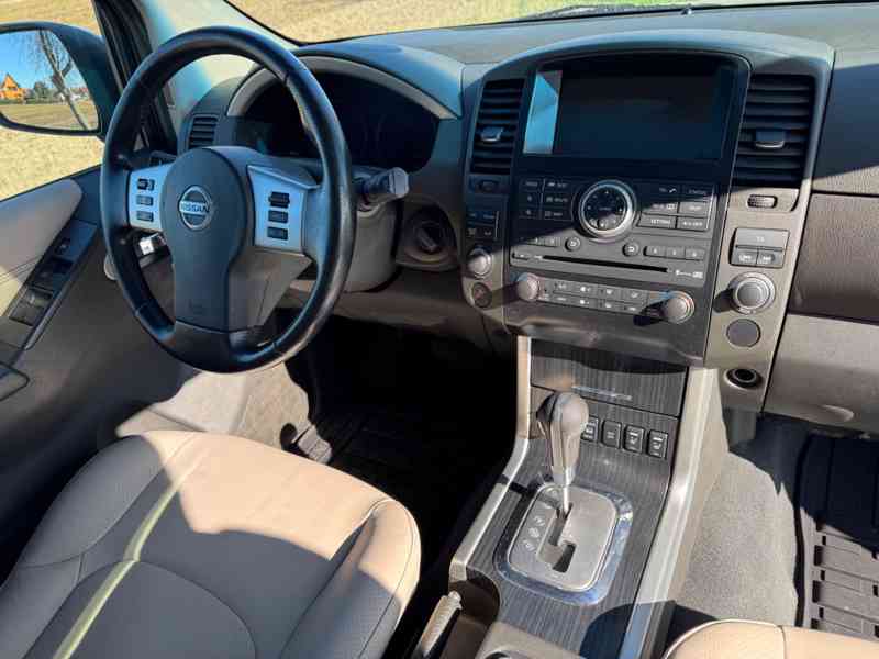 Nissan Pathfinder 2.5 dCi Individual Aut. 140kw - foto 7