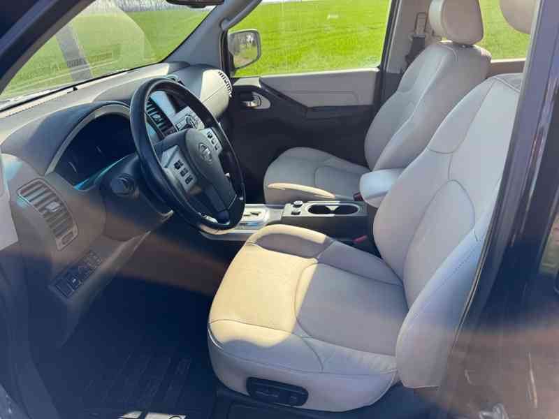 Nissan Pathfinder 2.5 dCi Individual Aut. 140kw - foto 10