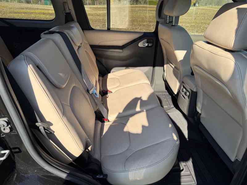 Nissan Pathfinder 2.5 dCi Individual Aut. 140kw - foto 3