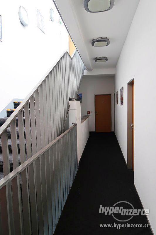 Výrobně-skladová hala  2150 m2, kanceláře, zázemí - Praha 10 Hostivař - foto 4