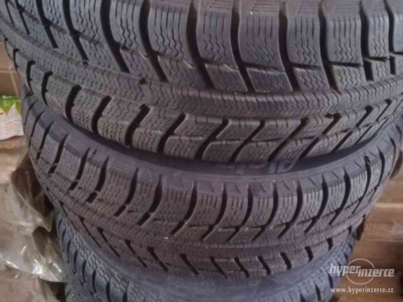 Zimní pneu R14 (na discích včetně šroubů) - foto 5