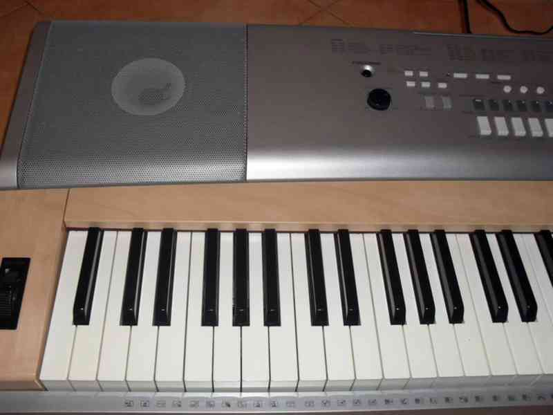 Digitální piano Yamaha Portable Grand DGX 620 - foto 4