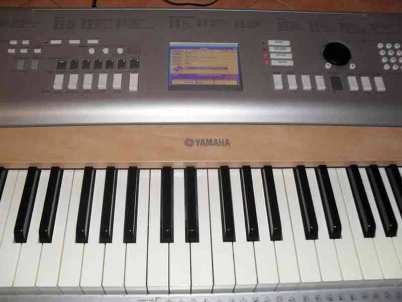 Digitální piano Yamaha Portable Grand DGX 620 - foto 5