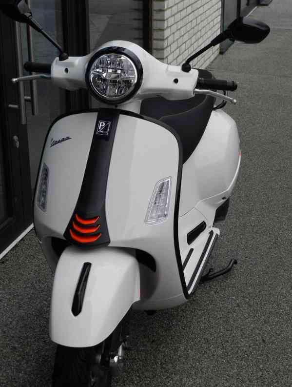Vespa GTS 300 Super Sport, rok výroby 2024 - foto 2
