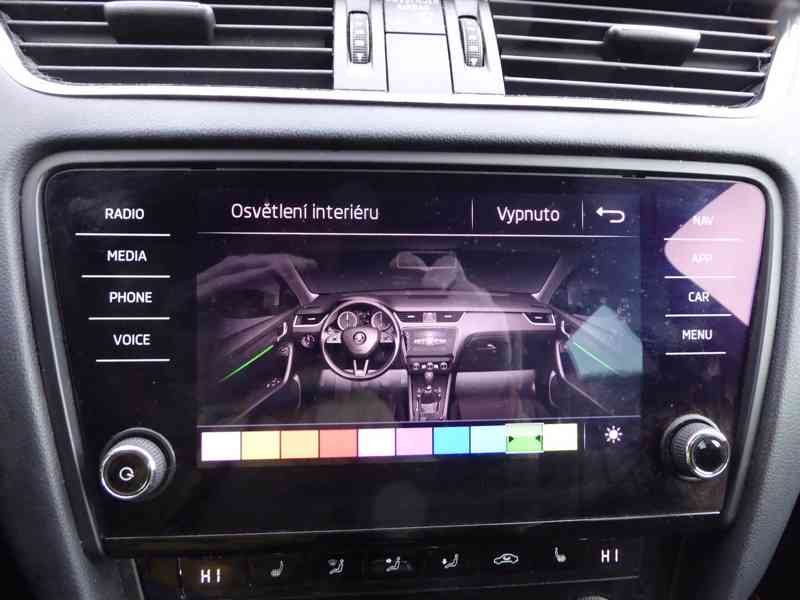 ŠKODA Octavia Combi Style 1,6 TDI 85 kW - foto 25