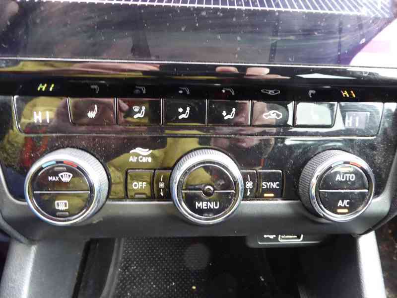 ŠKODA Octavia Combi Style 1,6 TDI 85 kW - foto 26