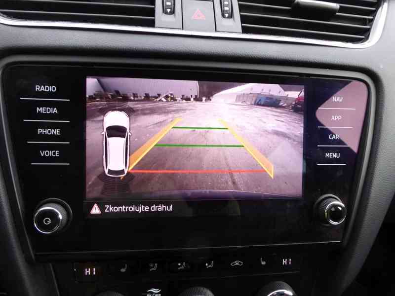 ŠKODA Octavia Combi Style 1,6 TDI 85 kW - foto 21