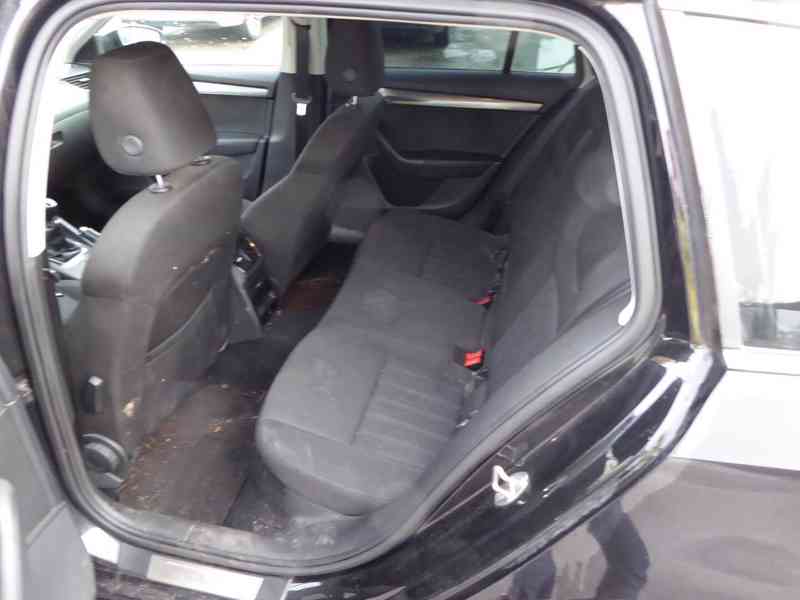 ŠKODA Octavia Combi Style 1,6 TDI 85 kW - foto 10