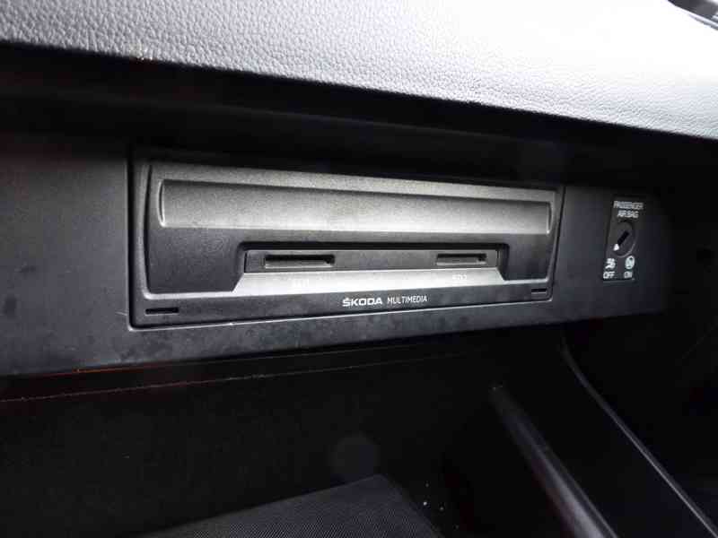 ŠKODA Octavia Combi Style 1,6 TDI 85 kW - foto 29