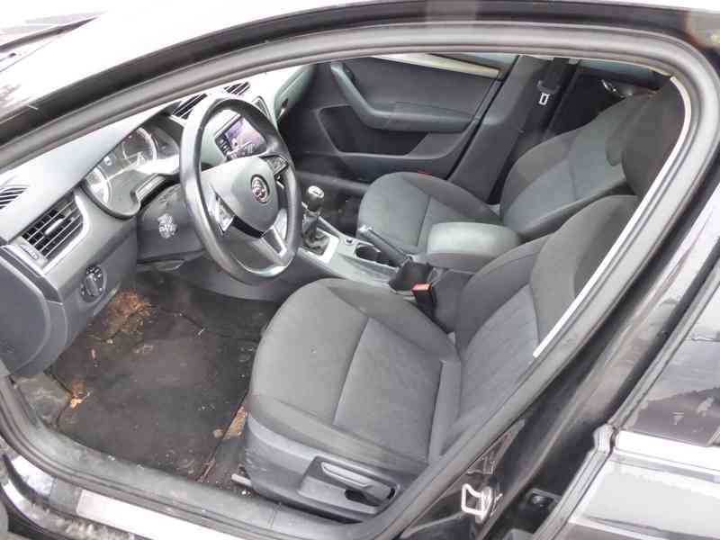 ŠKODA Octavia Combi Style 1,6 TDI 85 kW - foto 9