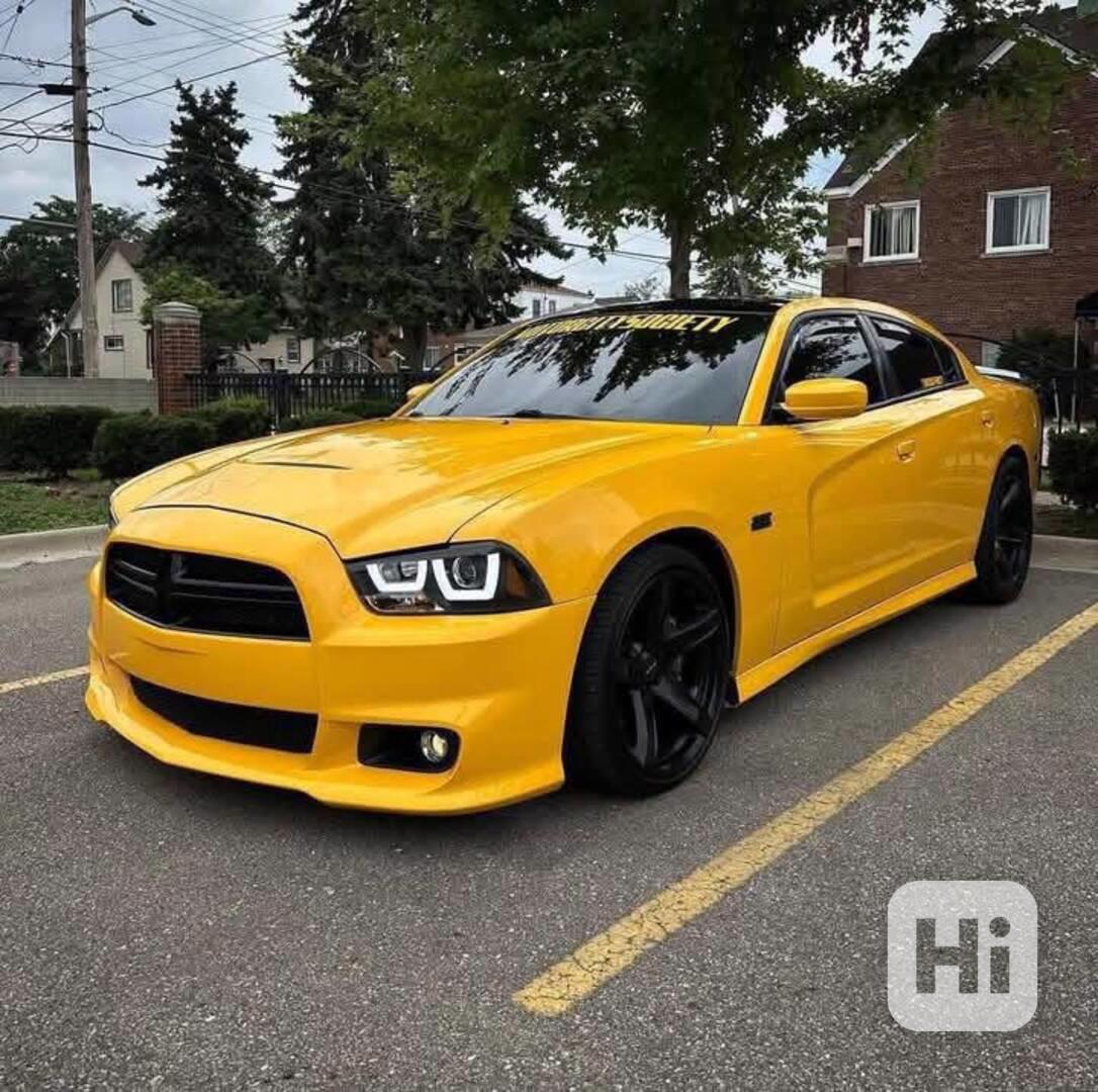 Dodge Charger z roku 2012 - foto 1