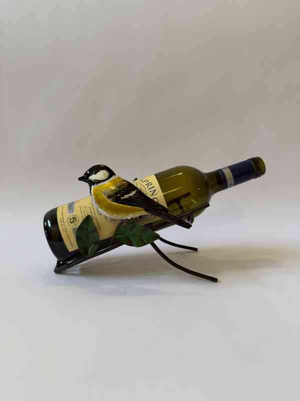 Sýkorka - kovový ozdobný stojan na víno - foto 1