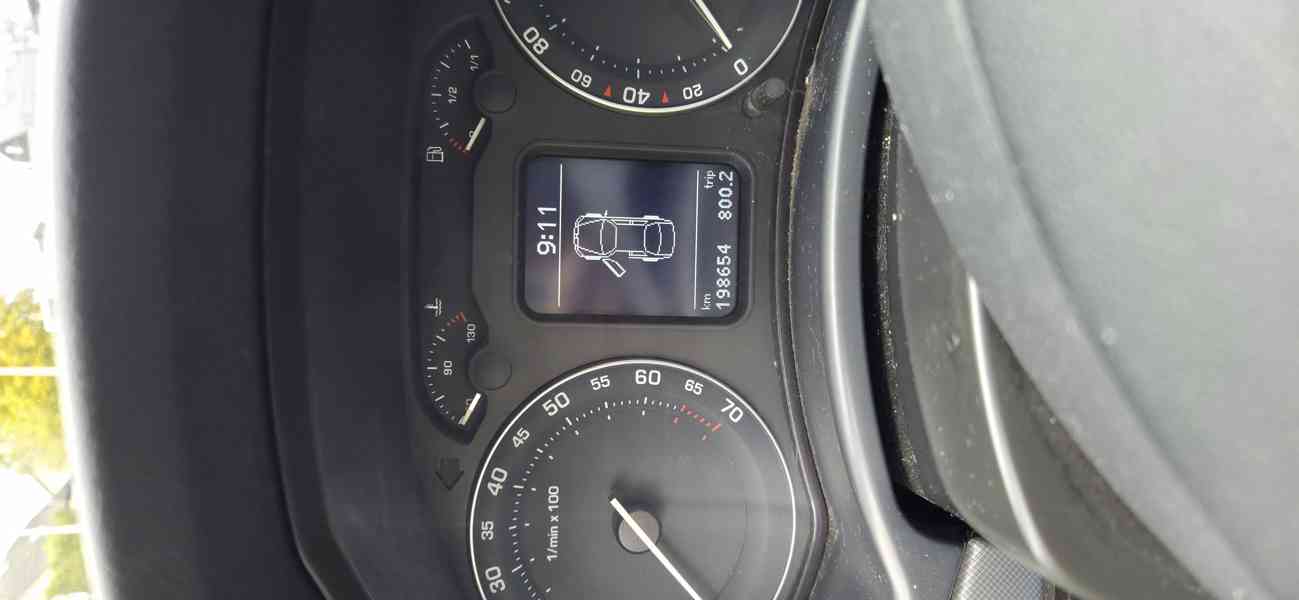 Škoda octavia 2, 1.6 MPI - foto 9