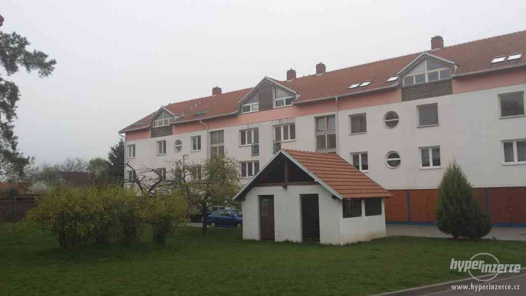Prodej bytu 2+1 s garáží v Újezdu u Brna - foto 1
