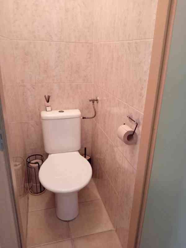 Přenechám kompletně vybavený kosmetický salón - foto 8