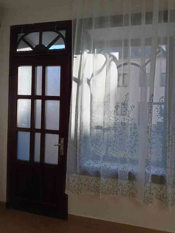 Přenechám kompletně vybavený kosmetický salón - foto 13