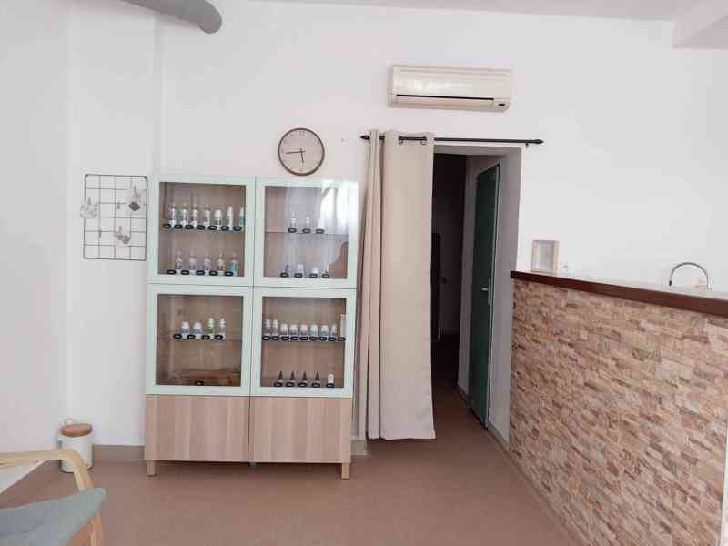 Přenechám kompletně vybavený kosmetický salón - foto 17