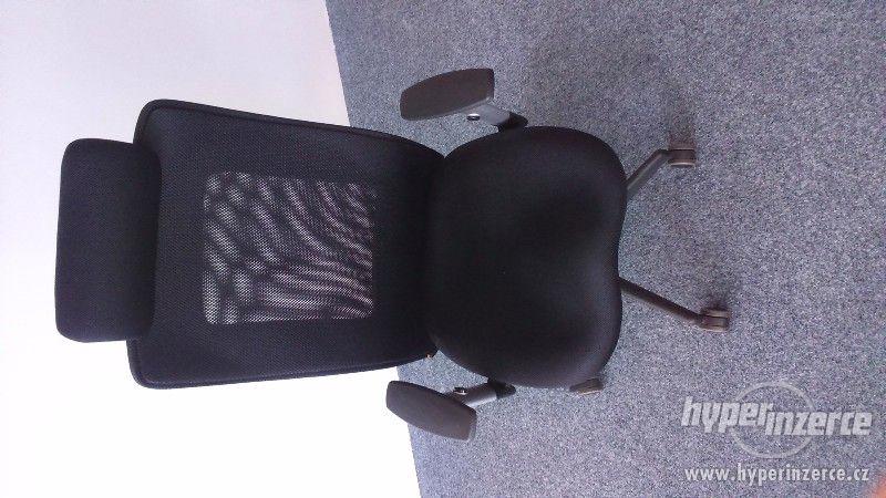 Kancelářská židle s opěrkou hlavy - foto 1