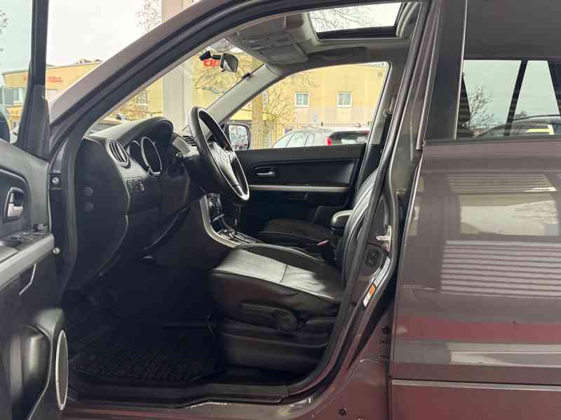 Suzuki Grand Vitara 2.4i Club Aut. benzín 124kw - foto 15