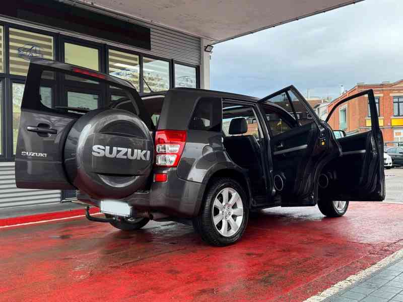 Suzuki Grand Vitara 2.4i Club Aut. benzín 124kw - foto 12