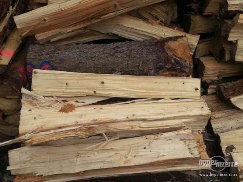 Palivové dřevo horší kvality v metrových délkách NAŠTÍPANÉ - foto 3