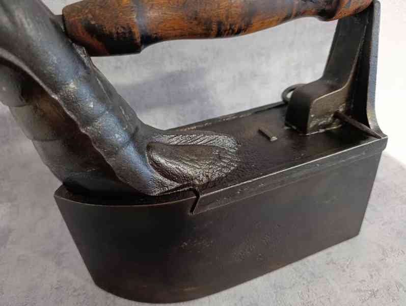 Obrovská atypická komínová žehlička, 9,65kg TOP - foto 7