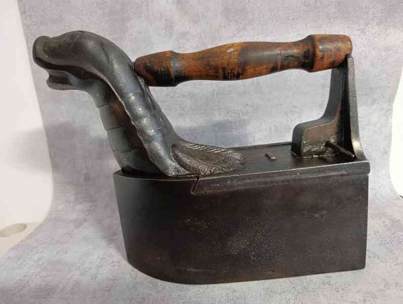 Obrovská atypická komínová žehlička, 9,65kg TOP - foto 6