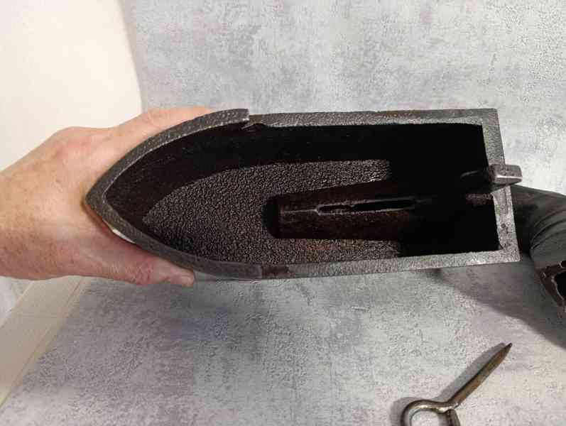 Obrovská atypická komínová žehlička, 9,65kg TOP - foto 17