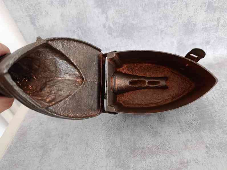 Obrovská atypická komínová žehlička, 9,65kg TOP - foto 20