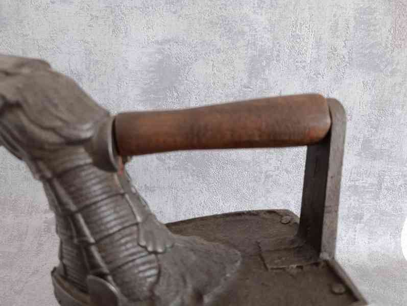 Obrovská atypická komínová žehlička, 9,65kg TOP - foto 8