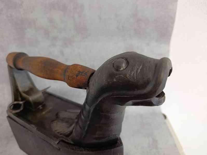 Obrovská atypická komínová žehlička, 9,65kg TOP - foto 8