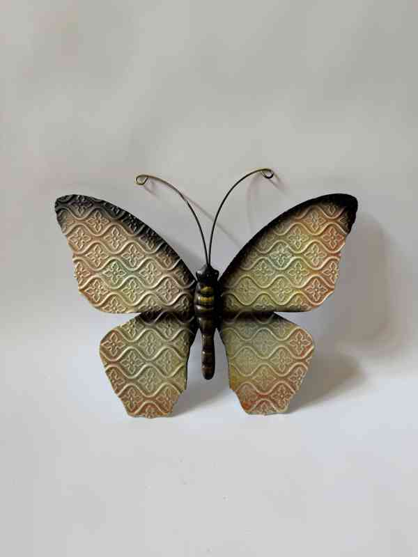 Duhový motýl - kovová nástěnná dekorace 29 cm - foto 1