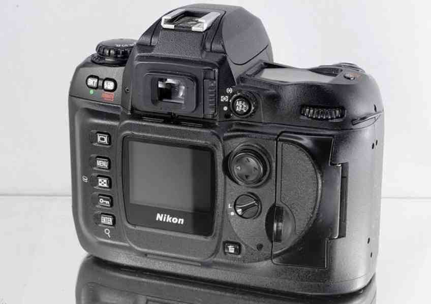 Nikon D100 **APS-C 6.1 Mpix CCD* jpeg, raw, tiff** - foto 6