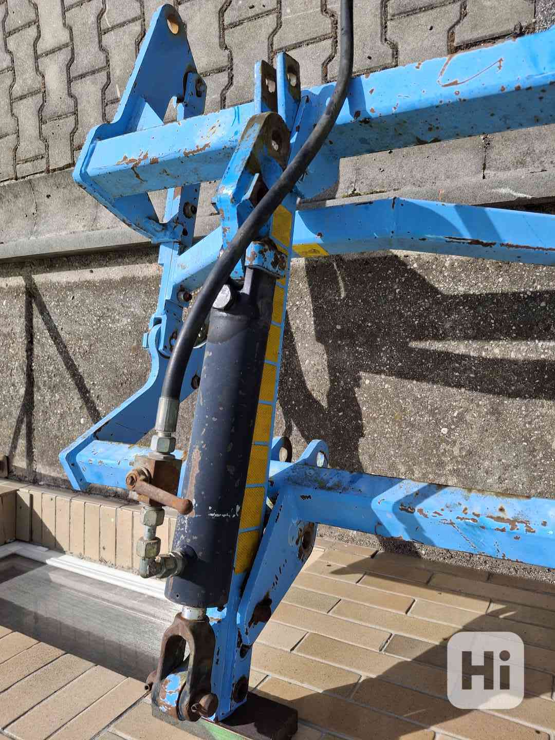 Tříbodový závěs zemědělských strojů  - foto 1