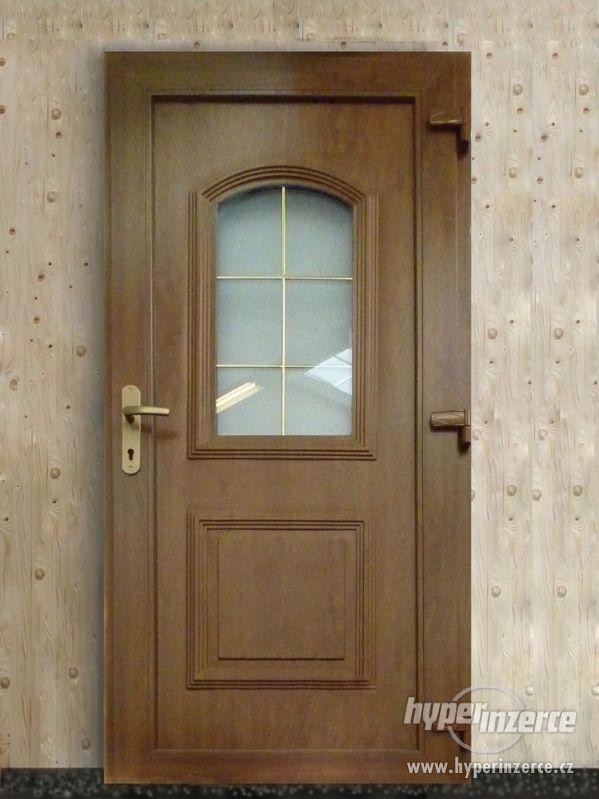 Plastové vchodové dveře zlatý dub 1S - foto 1
