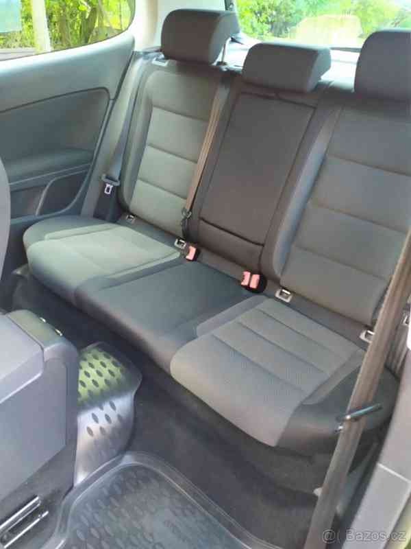 Volkswagen Golf 1,4 i 59kW Comfortline černá - foto 12