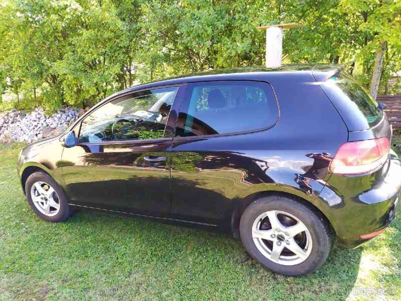 Volkswagen Golf 1,4 i 59kW Comfortline černá - foto 4