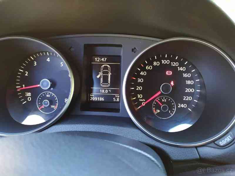 Volkswagen Golf 1,4 i 59kW Comfortline černá - foto 8