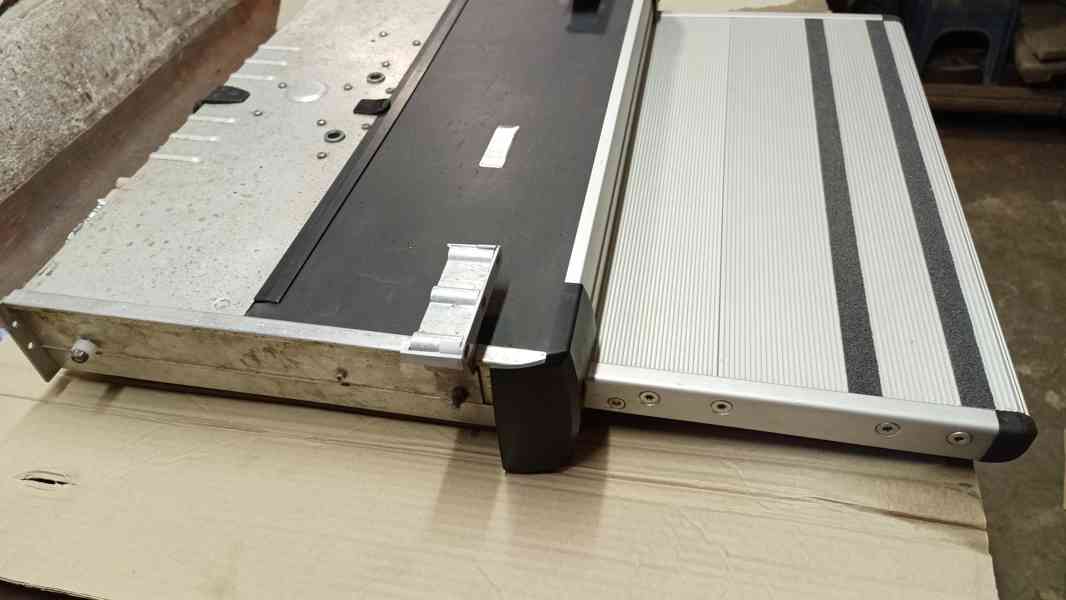 Elektrický schůdek THULE pro karavan  - foto 6