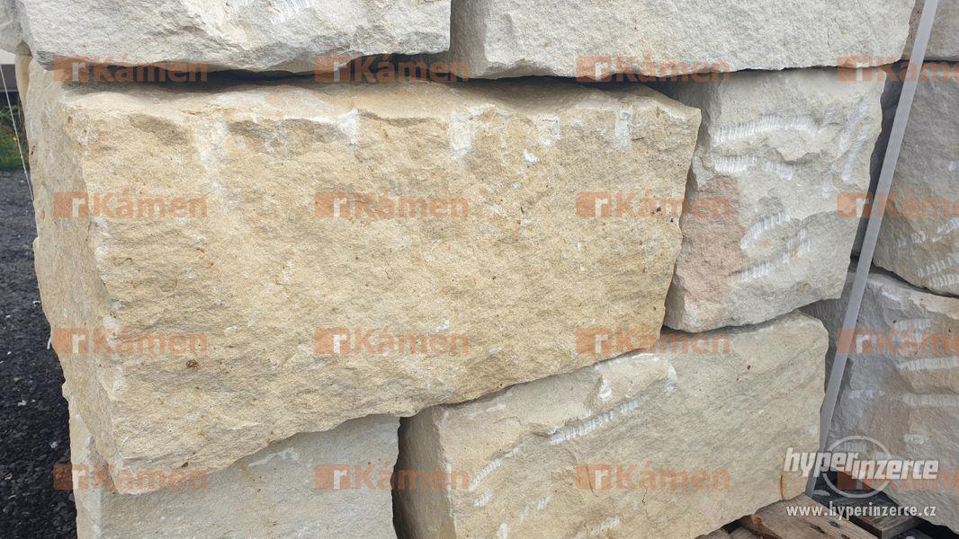 Přírodní kámen, pískovec, kvádry 25x25x50 cm - foto 4