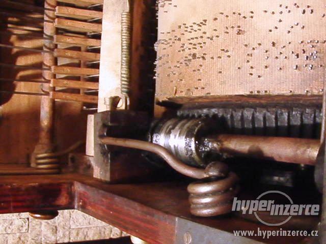 Flašinet se zvonkohrou Orchestrion piano - foto 4