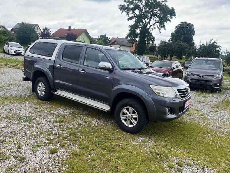 Toyota Hilux 3,0 D4D Double Cab Life 4x4 Aut. 126kw - foto 13