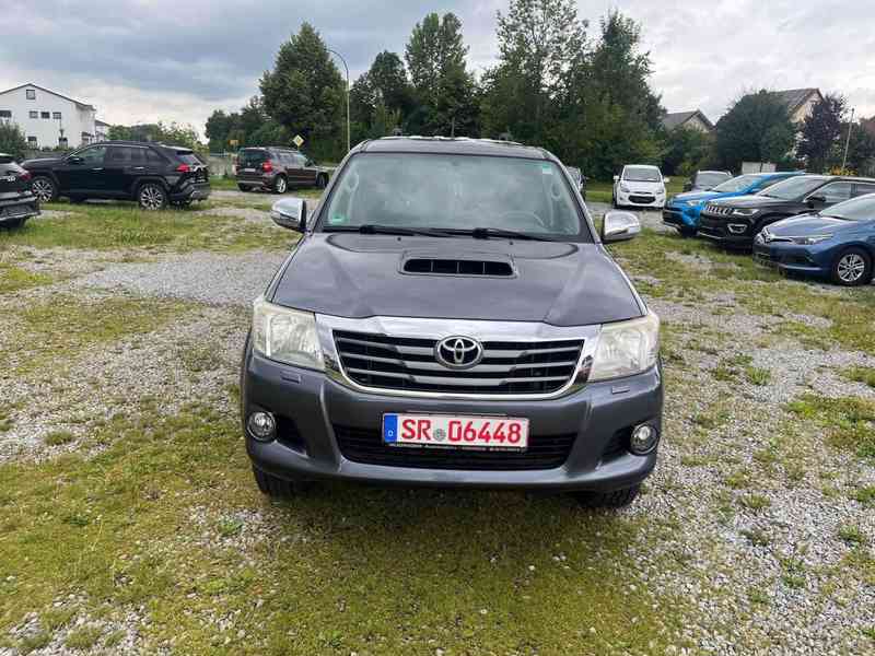 Toyota Hilux 3,0 D4D Double Cab Life 4x4 Aut. 126kw - foto 10