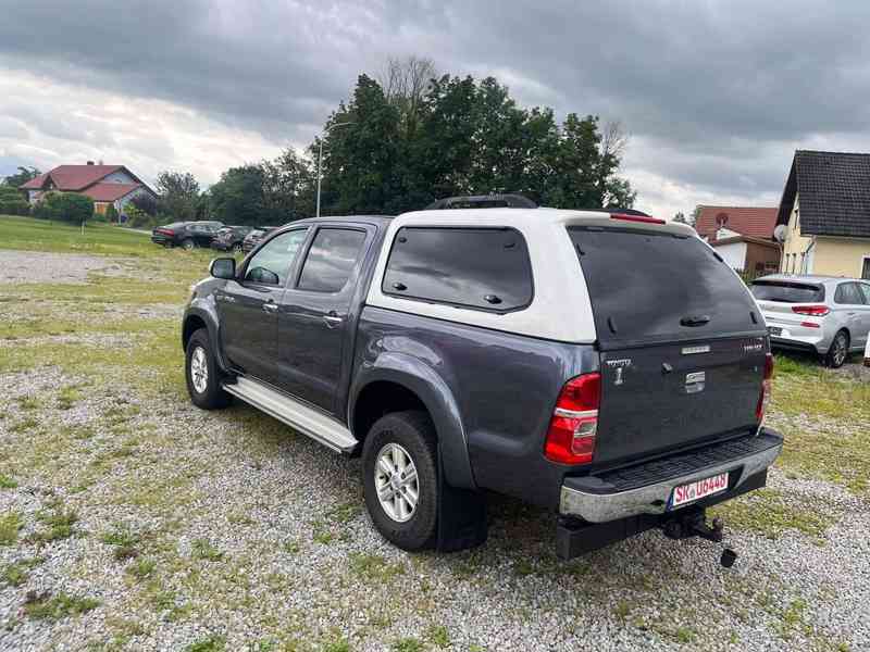 Toyota Hilux 3,0 D4D Double Cab Life 4x4 Aut. 126kw - foto 6