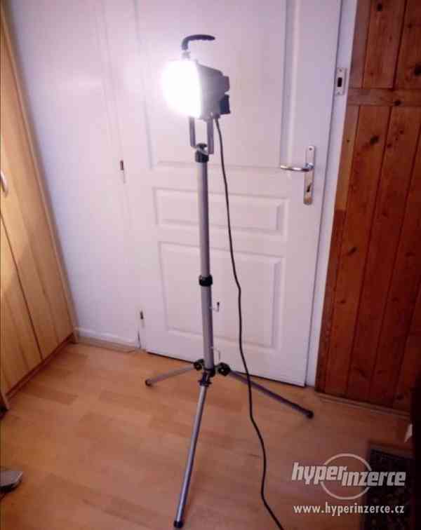 Reflektor halogen 500 W na stojanu - foto 1
