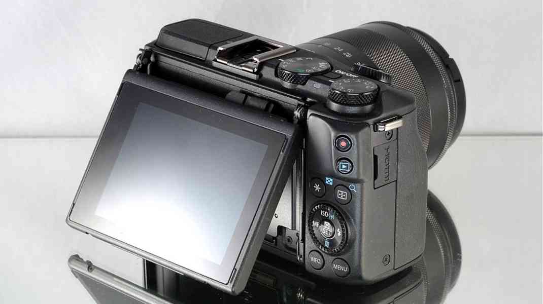 Canon EOS M3 + Objektiv EF-M 18-55mm 2600 Exp. - foto 9